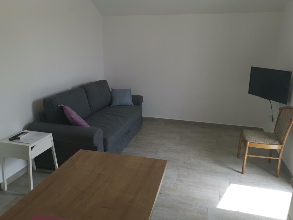 Apartments Zina 로크바 로고즈니차 외부 사진